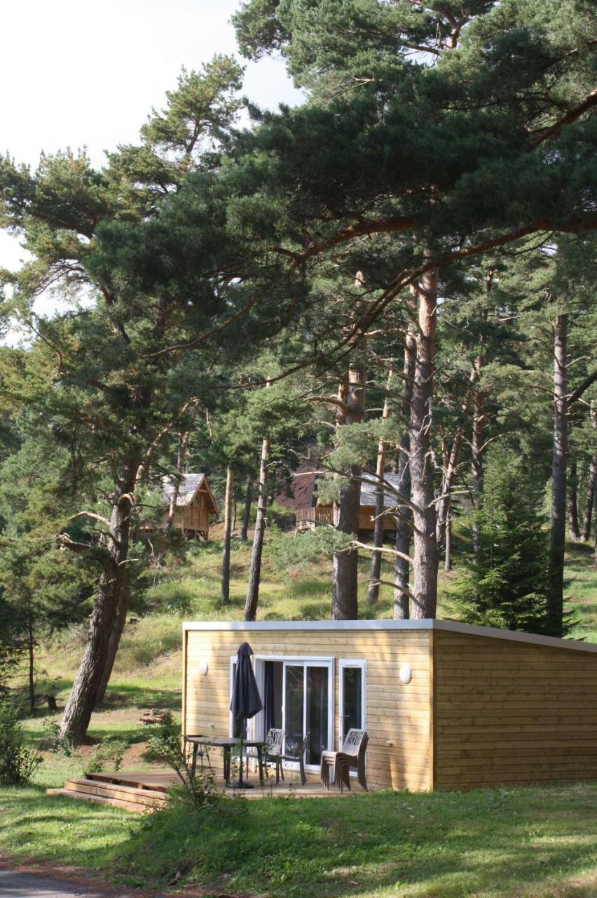 Camping Domaine Du Lac Chambon Murol Exterior photo