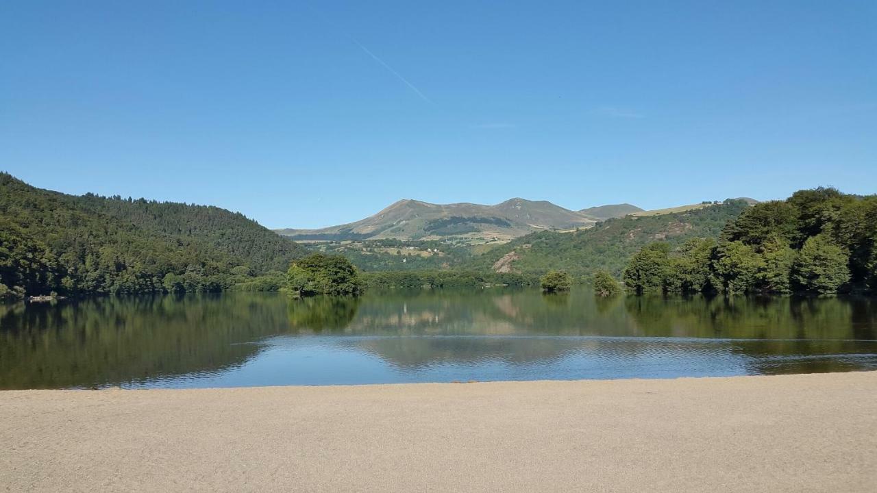 Camping Domaine Du Lac Chambon Murol Exterior photo